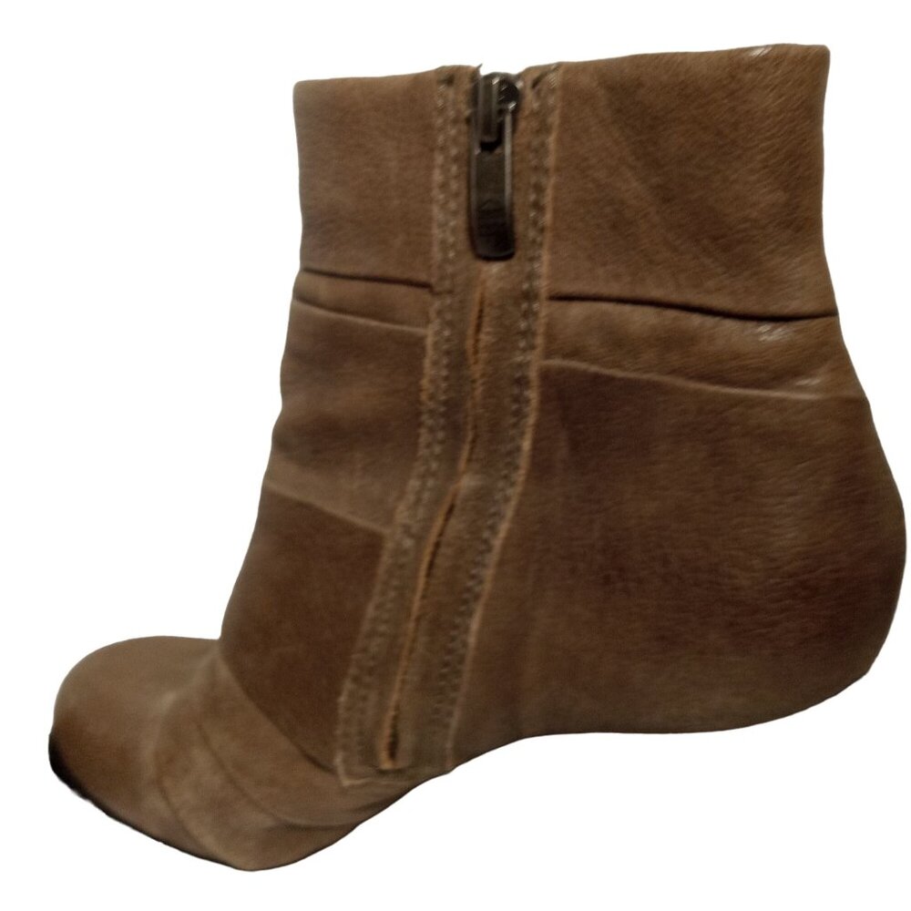 Vince Camuto Belta Ankle Boots Taupe Brown Sz 8.5 Stacked Heel Zipper Pleated - Picture 9 of 16